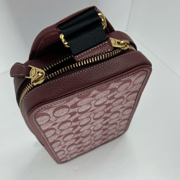 Coach crossbody pack - Picture 2 of 6